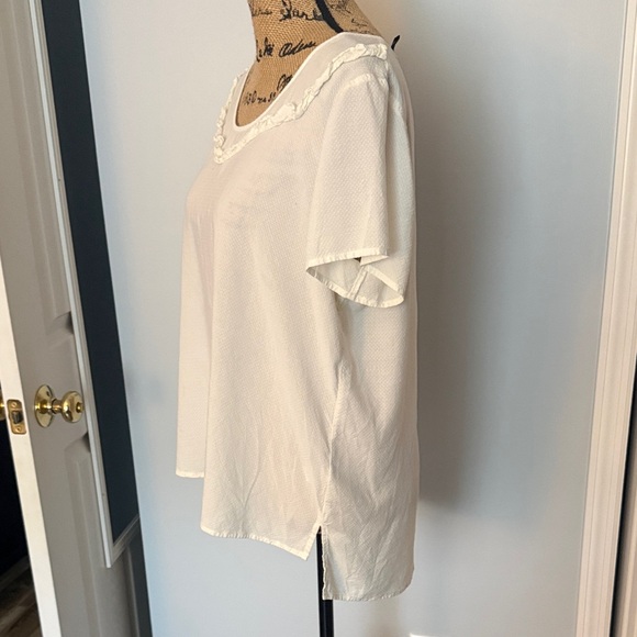 Express White Ruffle-Trim Short Sleeve Blouse - Picture 2 of 4